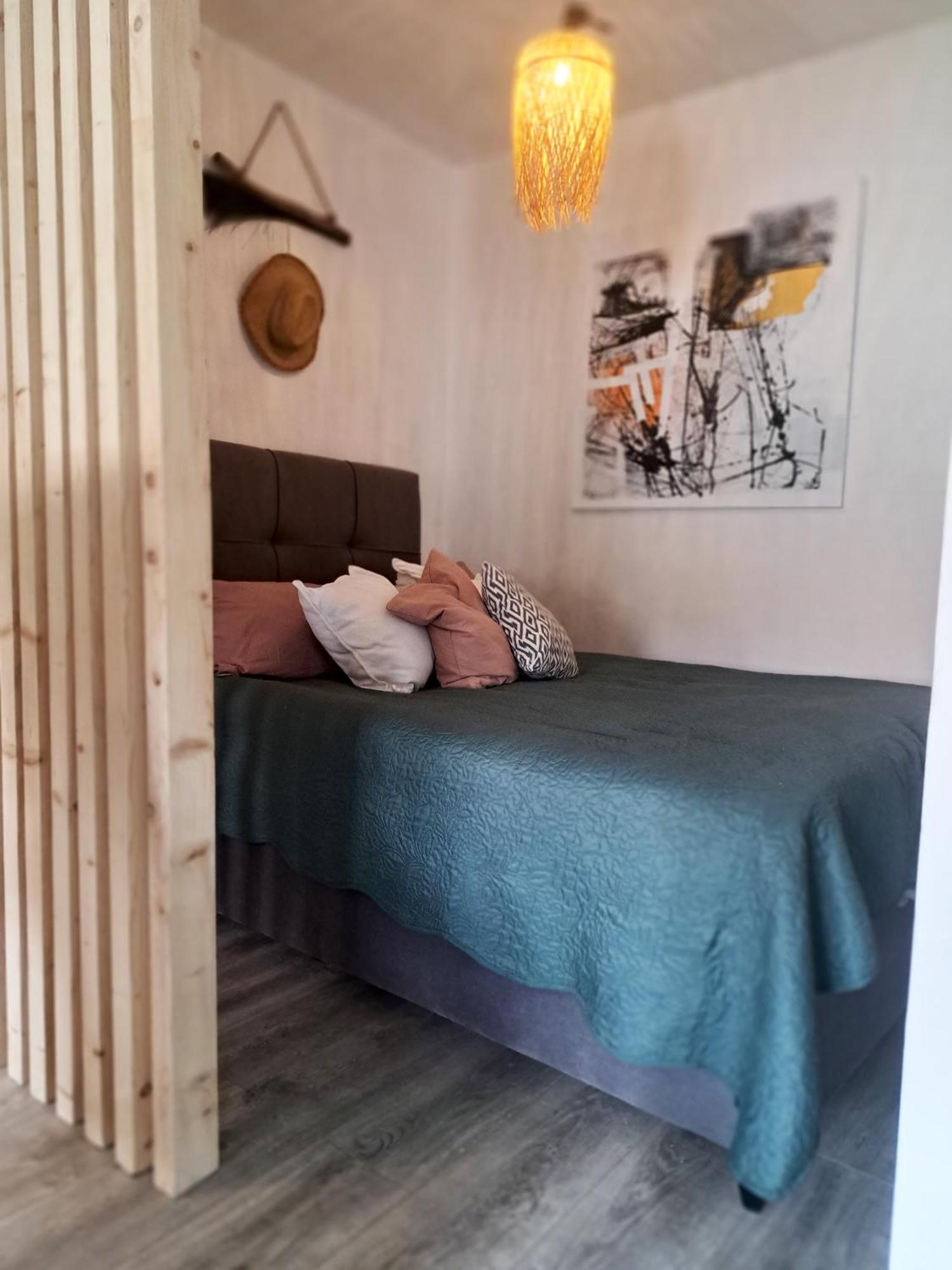 Art Apartment *