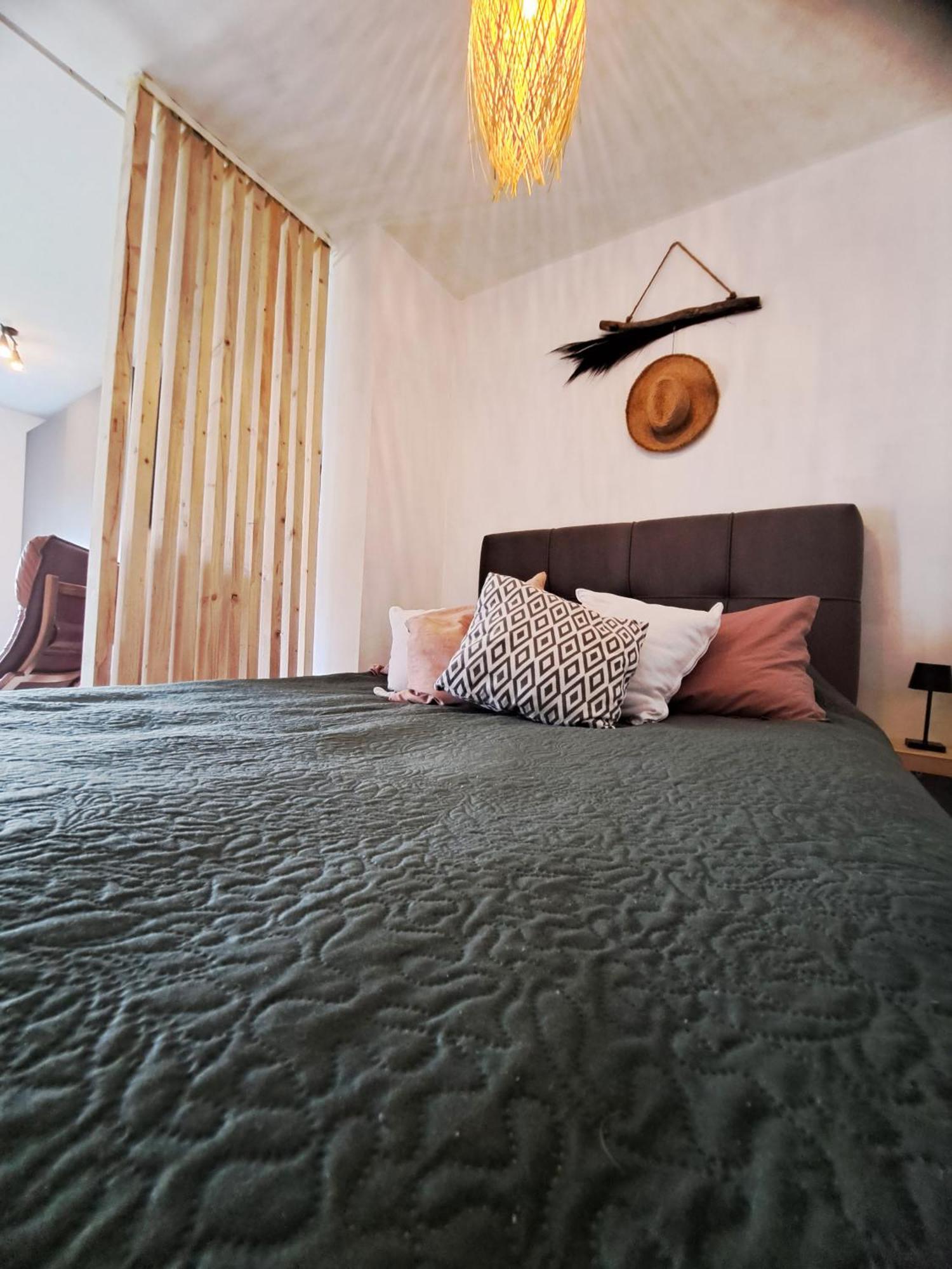 Art Apartment *